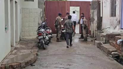 Jhansi: ED raids 11 locations linked to former MLA Deepnarayan; searches lasted over 12 hours.