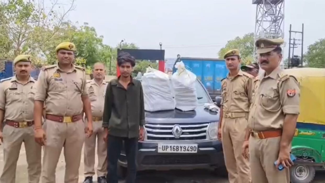 Chandauli Police and SOG team arrested cannabis smuggler