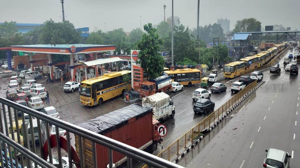 Rain adds to woes in Faridabad waterlogging on roads leads to traffic jams
