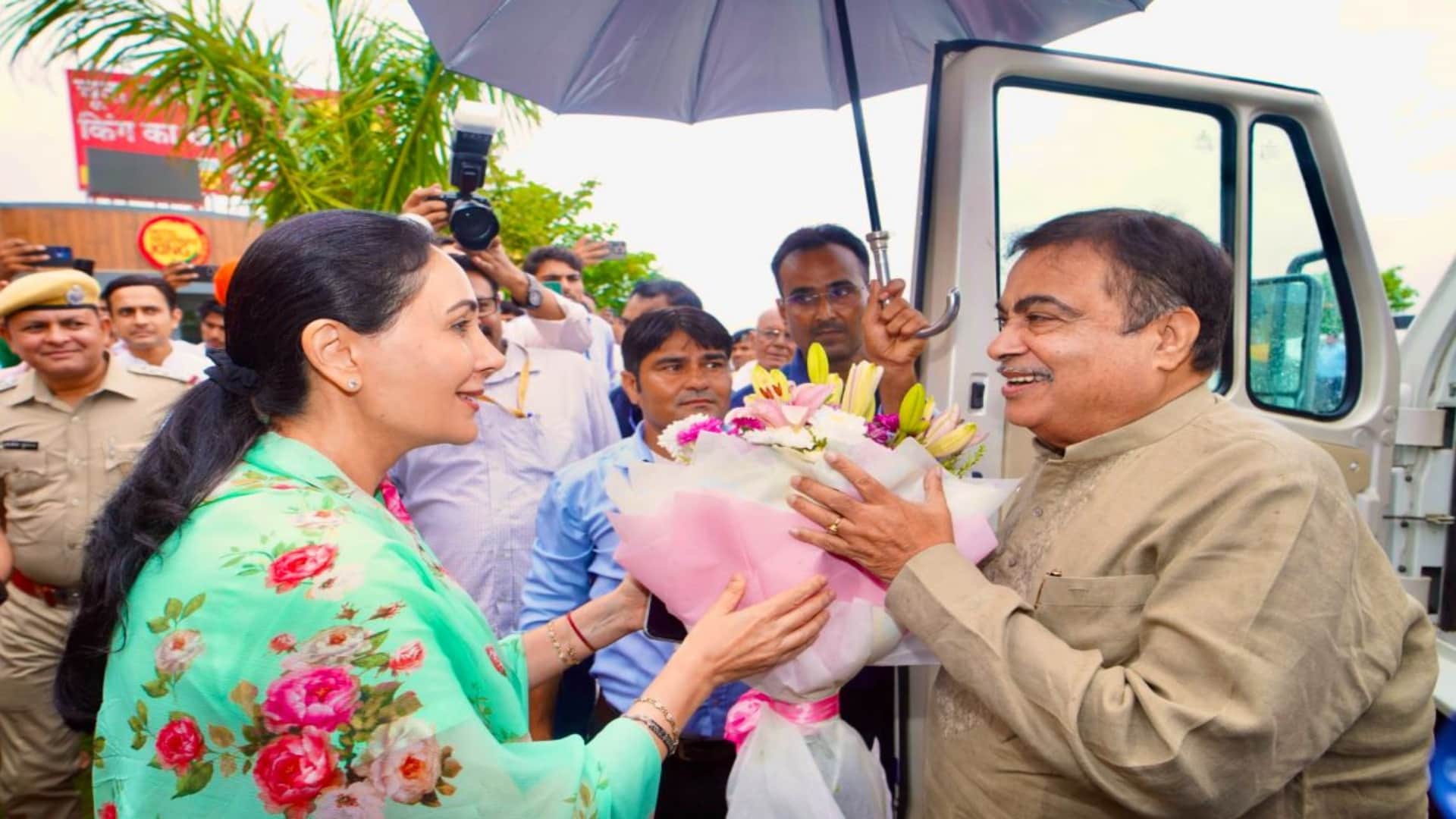 Rajasthan News: Gadkari Conducts Ground Inspection of Delhi-Mumbai Expressway, Convoy Skips Bus Fire Site
