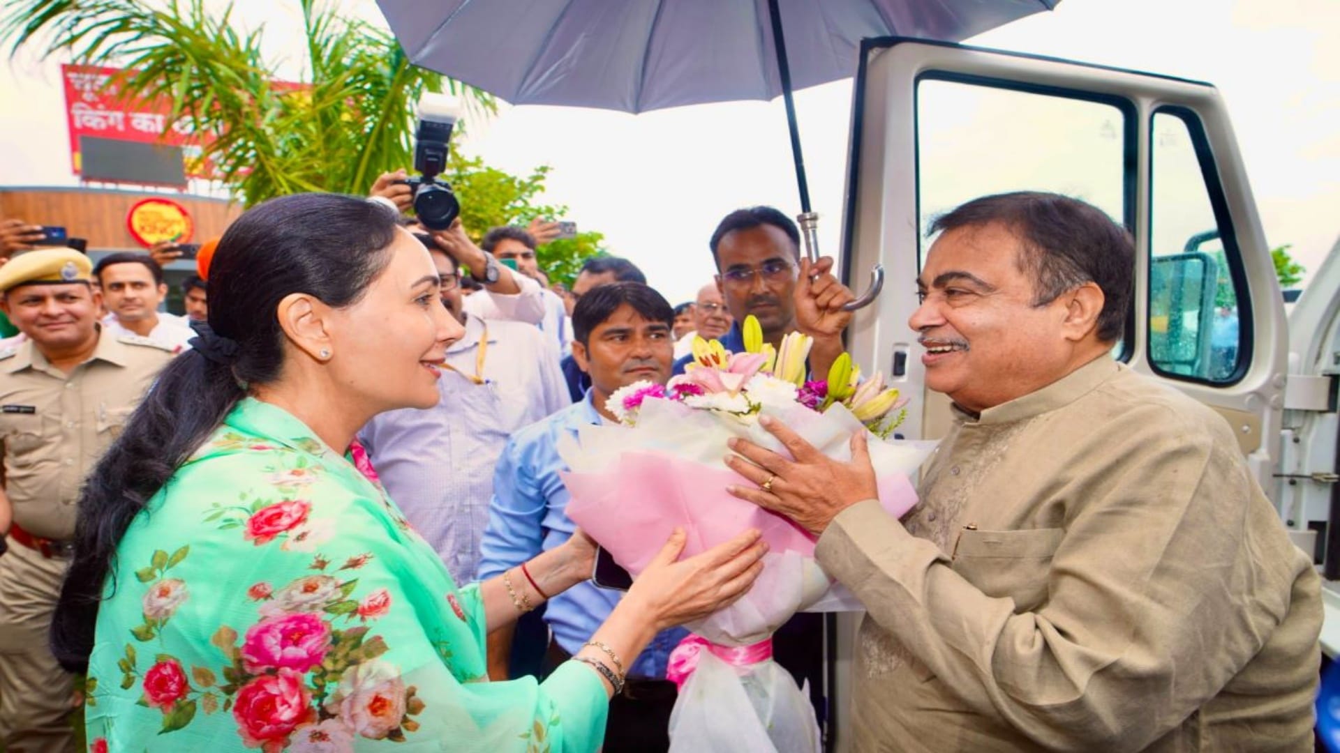 Rajasthan News: Gadkari Conducts Ground Inspection of Delhi-Mumbai Expressway, Convoy Skips Bus Fire Site