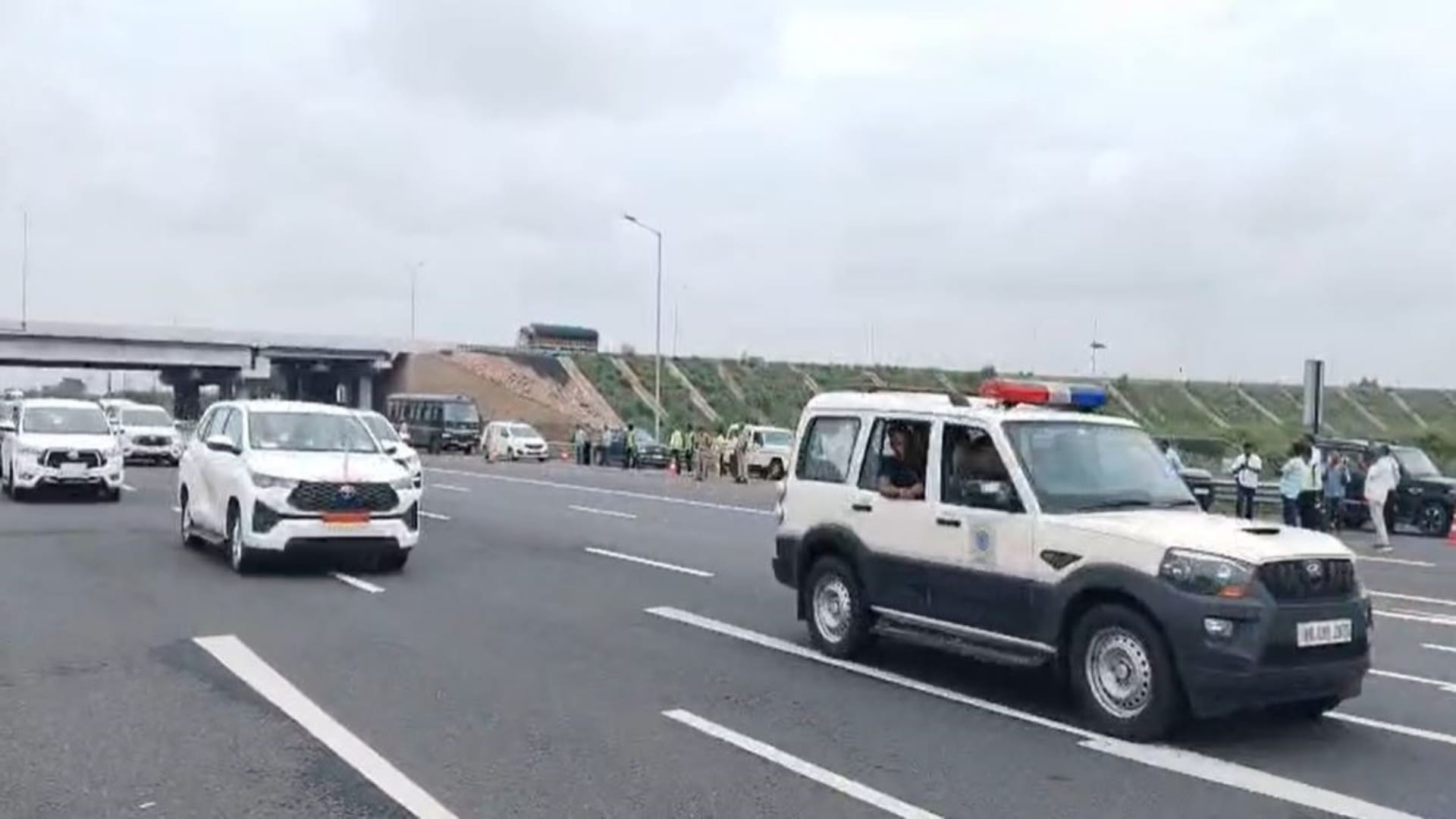 Rajasthan News: Gadkari Conducts Ground Inspection of Delhi-Mumbai Expressway, Convoy Skips Bus Fire Site
