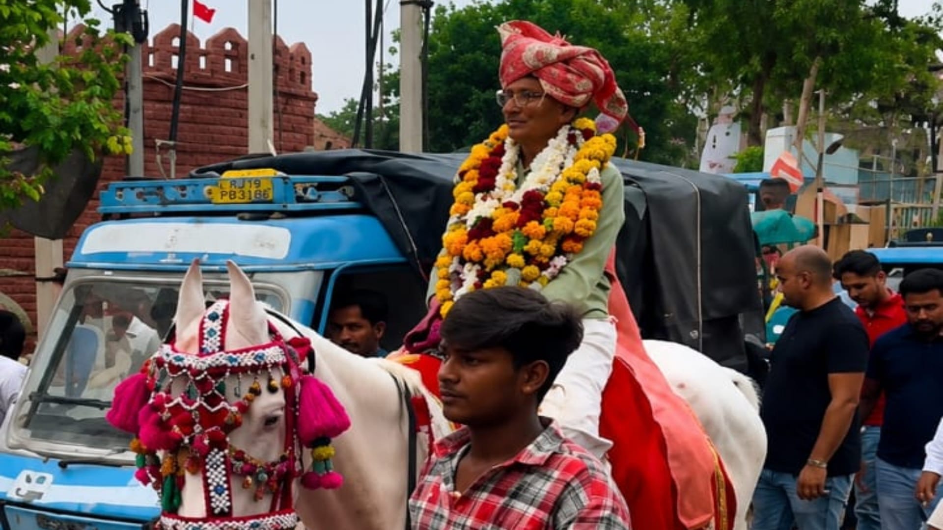 नागौरी गेट थाना अधिकारी शैफाली सांखला को अनोखे अंदाज में दी विदाई
