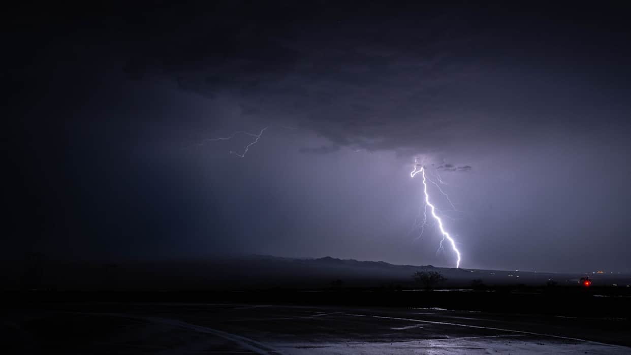 One worker killed, another critically injured after being struck by lightning gopalganj bihar news