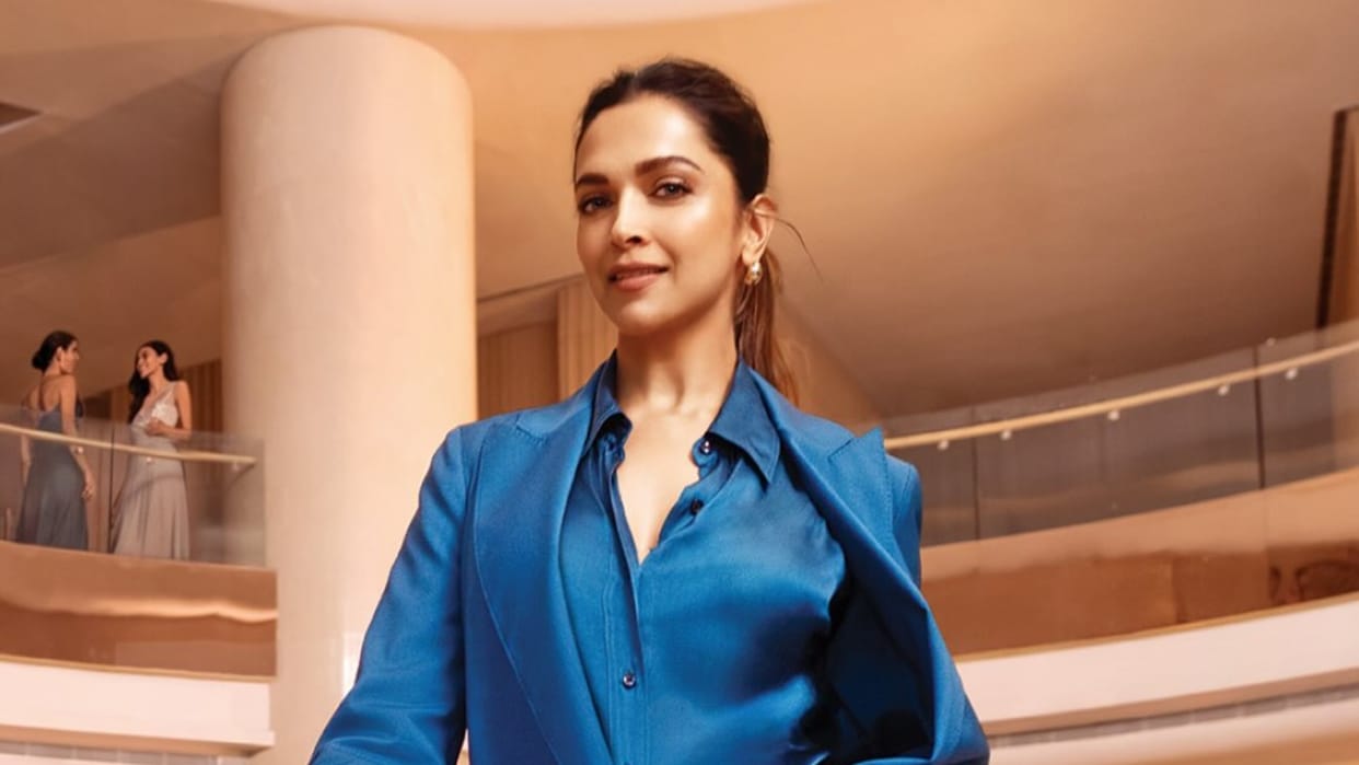 Deepika Padukone with baby bump in viral video users shower love on her