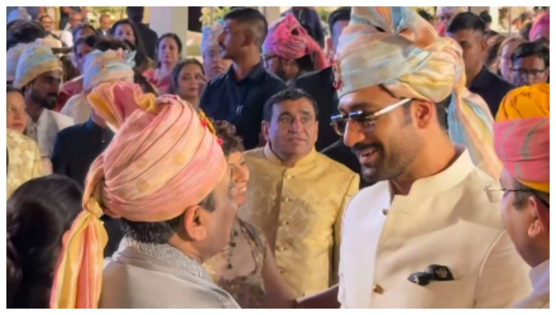 Vicky Kaushal welcomes baraatis at Shailesh Lodha daughter Swara wedding See Viral videos