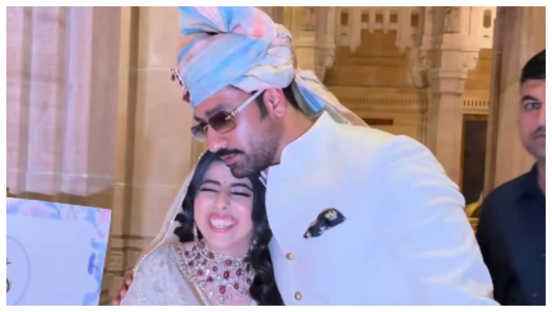 Vicky Kaushal welcomes baraatis at Shailesh Lodha daughter Swara wedding See Viral videos