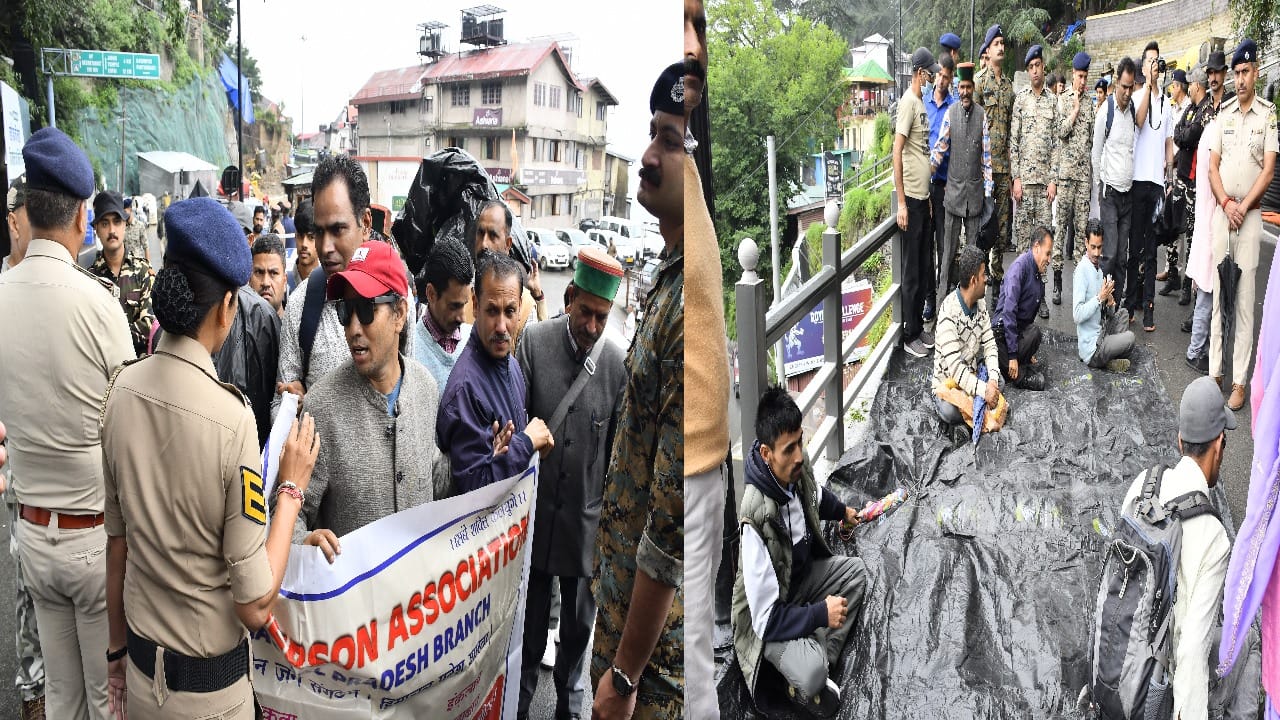 शिमला में दृष्टिबाधितों का प्रदर्शन।