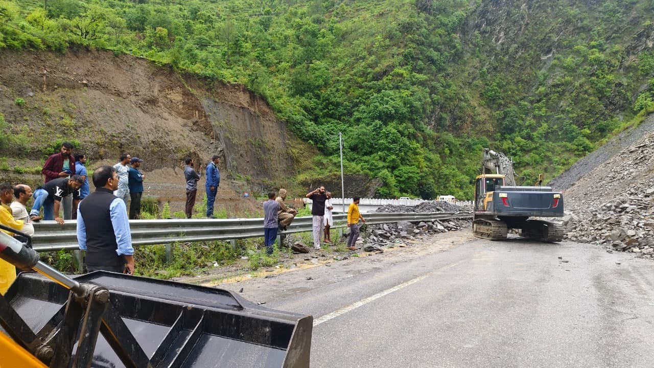 Heavy Rainfall in Uttarakhand Yamunotri Highway 100 meter stretch washed away near Syanachatti