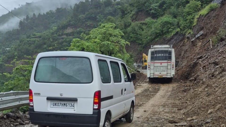 Heavy Rainfall in Uttarakhand Yamunotri Highway 100 meter stretch washed away near Syanachatti