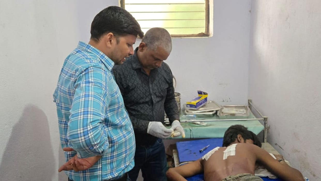 police registered case against four miscreants for attacking student with knife in Ghazipur