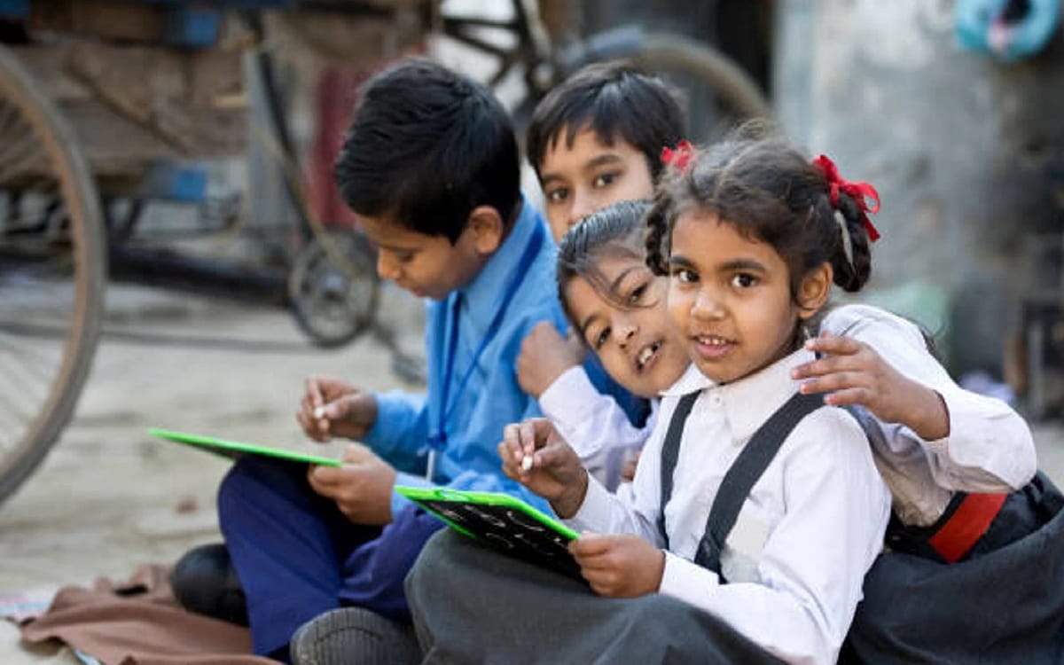 CG News: छत्तीसगढ़ में पहली कक्षा में प्रवेश के नियम बदले, अब 6 साल की उम्र होगी अनिवार्य, पढ़े पूरी खबर