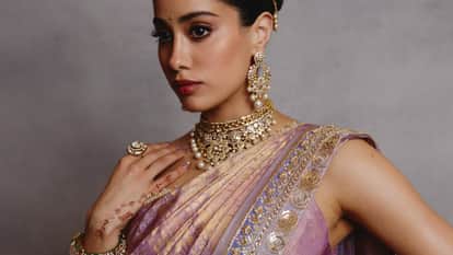 Janhvi Kapoor Writes Shikhar Pahariyas Name In Mehendi Ceremony At Anshula Kapoors Wedding Reception