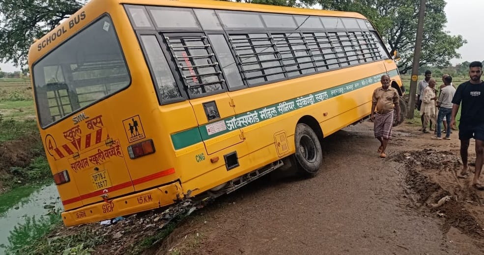 Kanpur School bus narrowly escapes overturning into a pit children miraculous escape