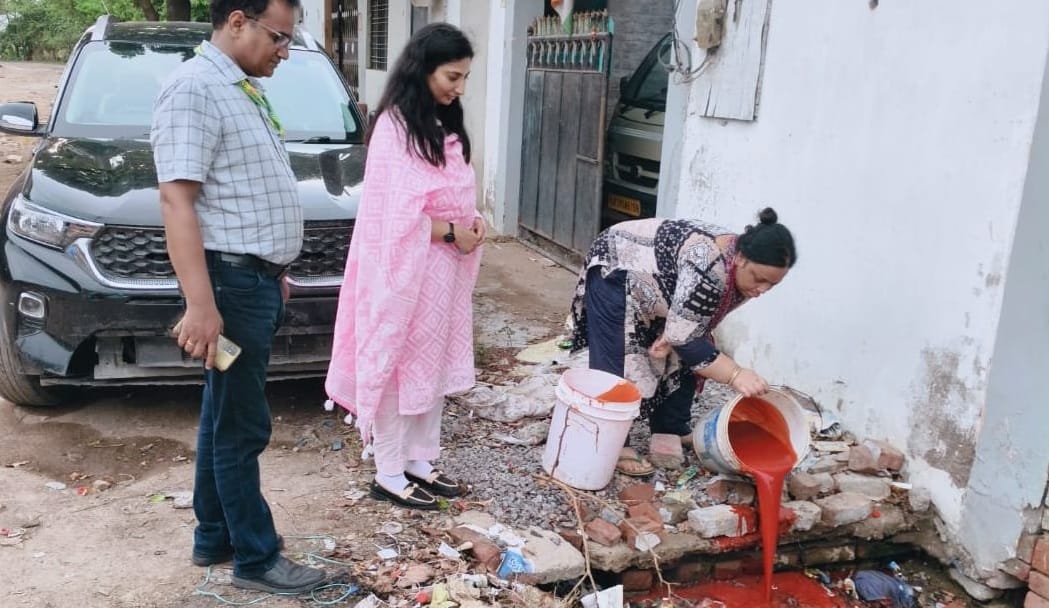 Kanpur Sauce produced amidst filth 1432 liters seized from three locations Food Safety Department action