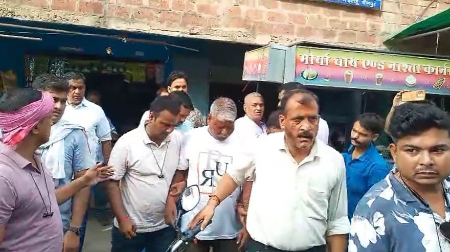 केस में नाम बढ़ाने के लिए 10 हजार घूस लेते दरोगा अरेस्ट।