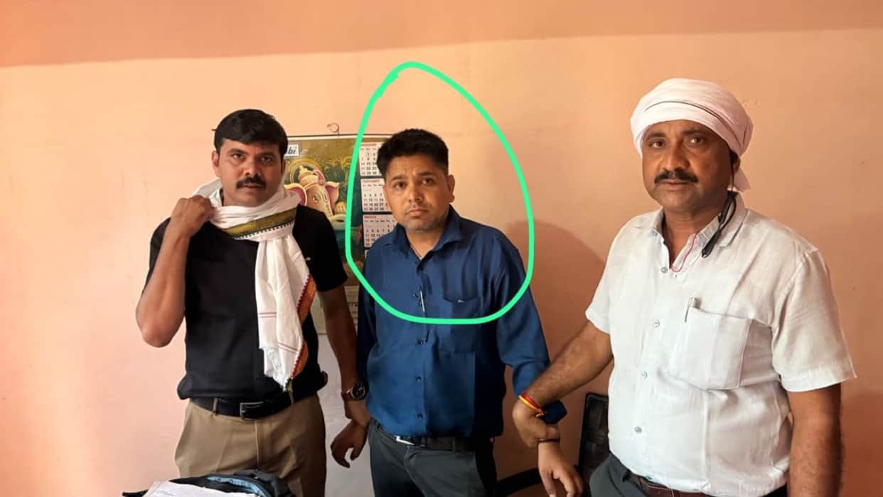 MP News: Patwari arrested red-handed while accepting a bribe of ₹30,000; major action by Lokayukta.