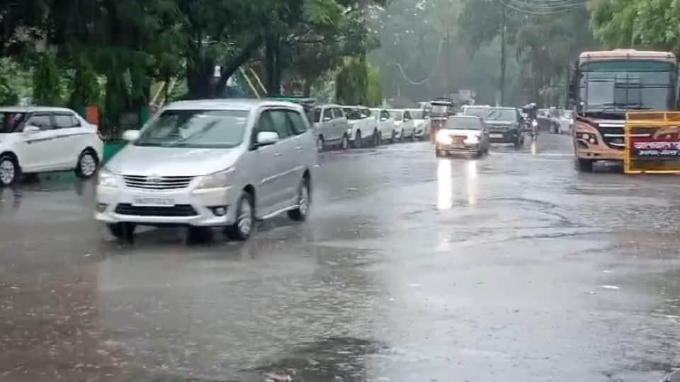 मेरठ में पूरे दिन होती रही बारिश।