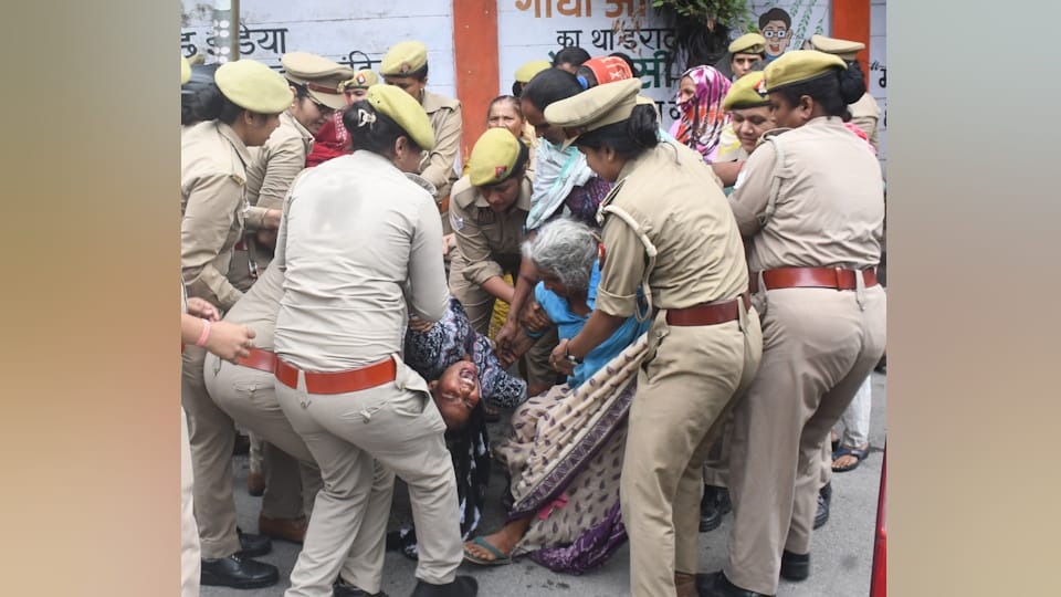 female student murder in Meerut: SSP slaps AIMIM leader followed by lathi-charge