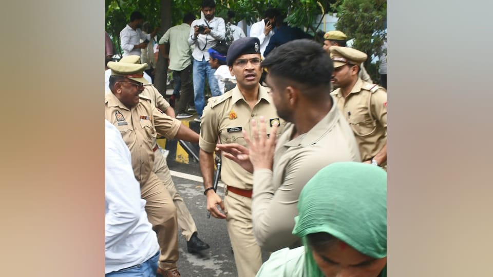 Eight accused jail for block road creating ruckus Collectorate gate in connection Meerut student murder case