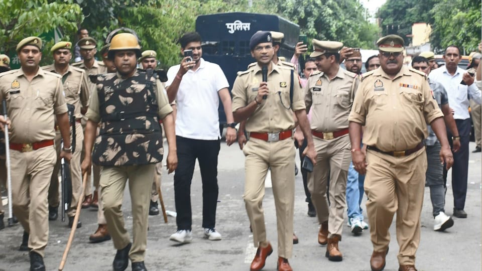 female student murder in Meerut: SSP slaps AIMIM leader followed by lathi-charge