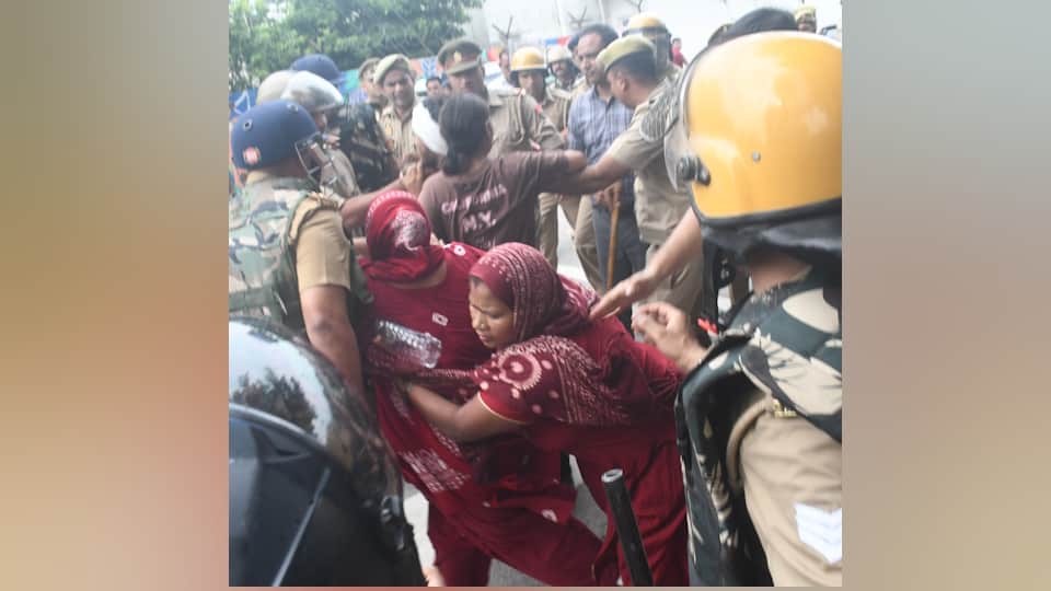 female student murder in Meerut: SSP slaps AIMIM leader followed by lathi-charge