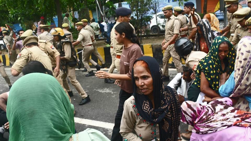 female student murder in Meerut: SSP slaps AIMIM leader followed by lathi-charge