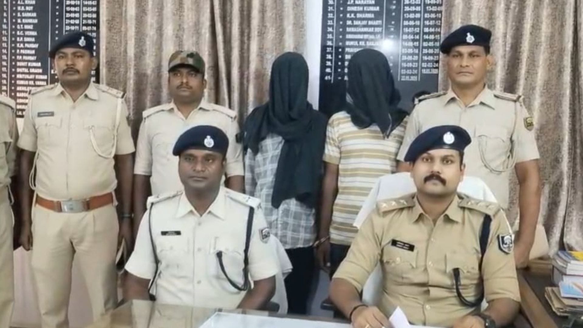 पुलिस की गिरफ्त में आरोपी