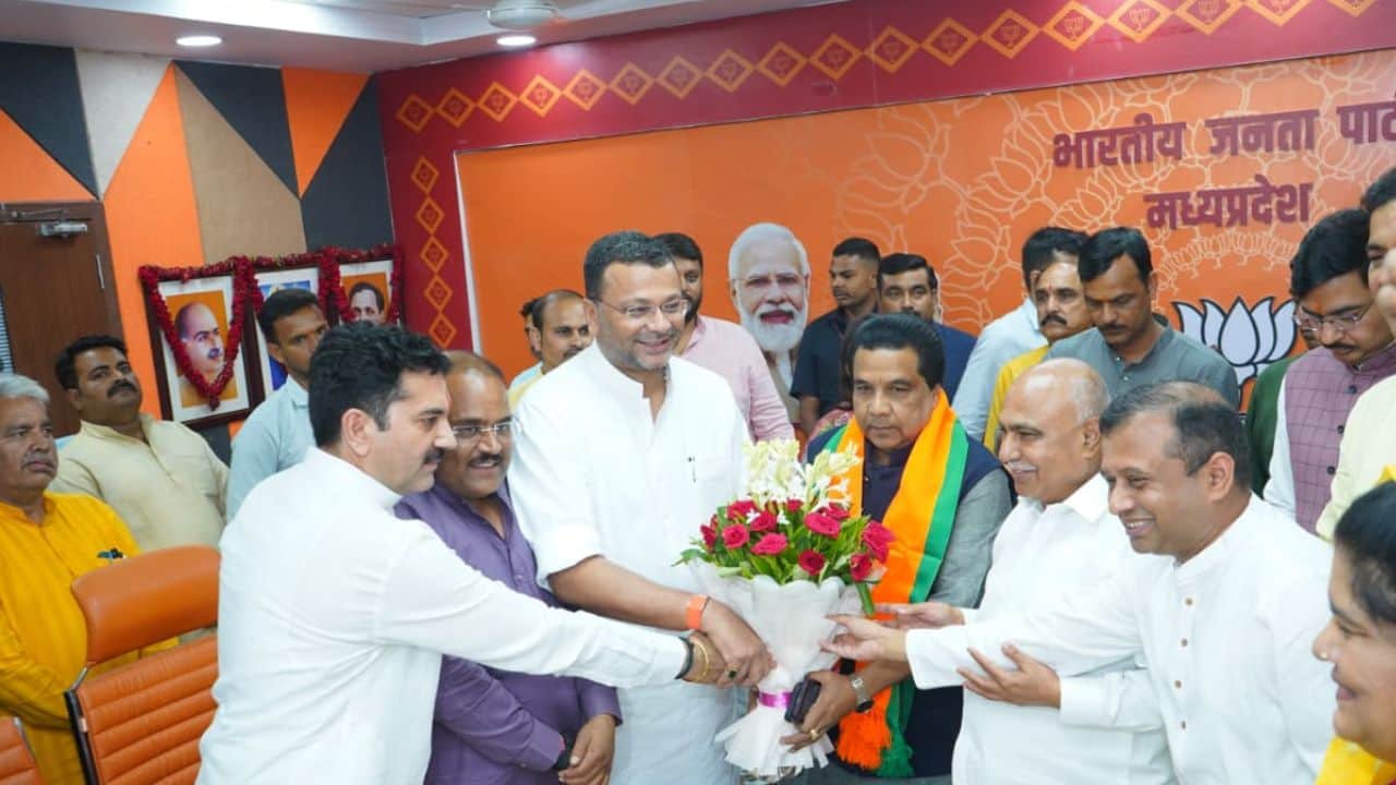 पूर्व कांग्रेस नेता राकेश यादव भाजपा में शामिल
