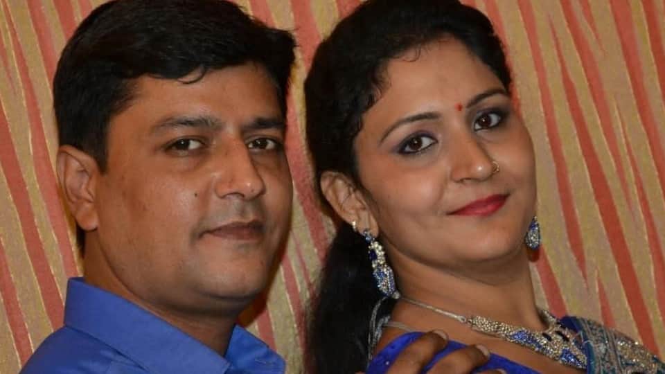 पत्नी के साथ विकास बातिश