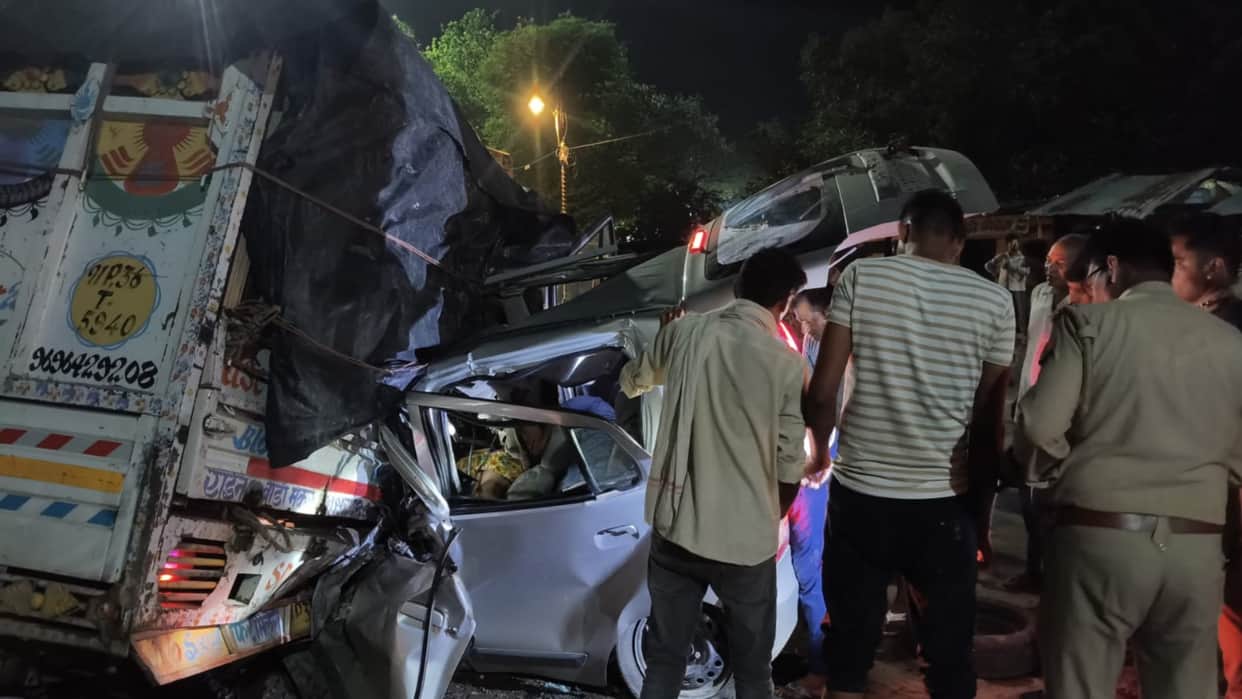 Car rams into a stationary goods vehicle by the roadside; siblings killed, one in critical condition.