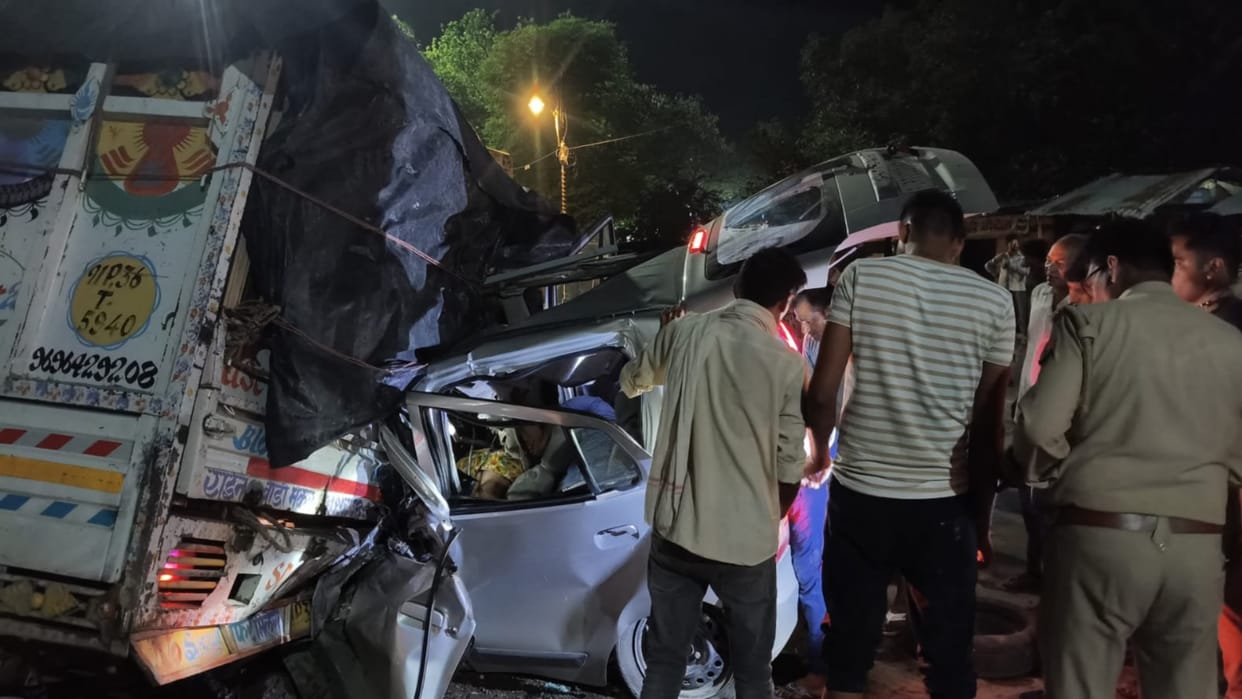 Car rams into a stationary goods vehicle by the roadside; siblings killed, one in critical condition.