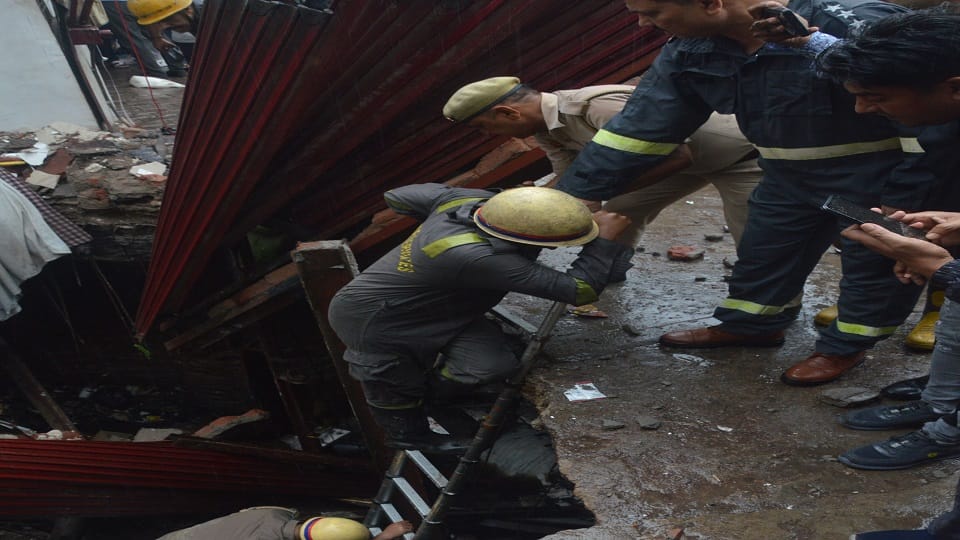Agra Shop Collapse Two-Storey Shop Collapses Into Drain Screams Echo for 15 Minutes