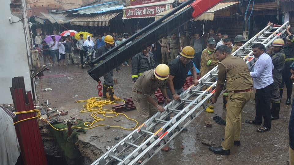No trace found of woman buried under the debris of collapsed shop in Agra