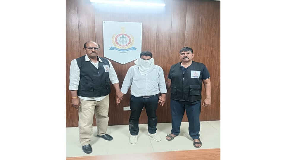 Patwari of Lakhanmajra sub-tehsil in Rohtak district arrested while accepting a bribe of ₹1 lakh.