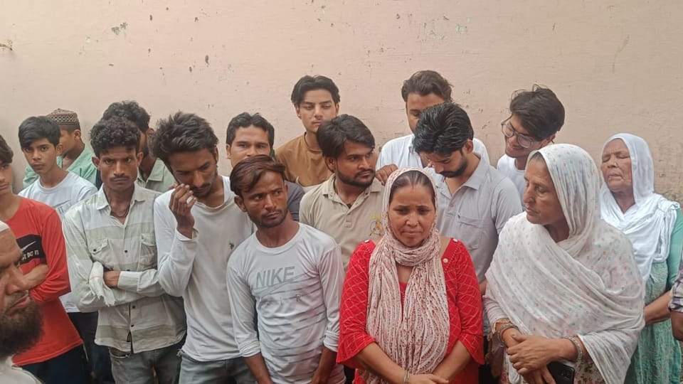 Man wife murders  Had a love marriage 14 years ago IN Saharanpur SEE PHOTOS