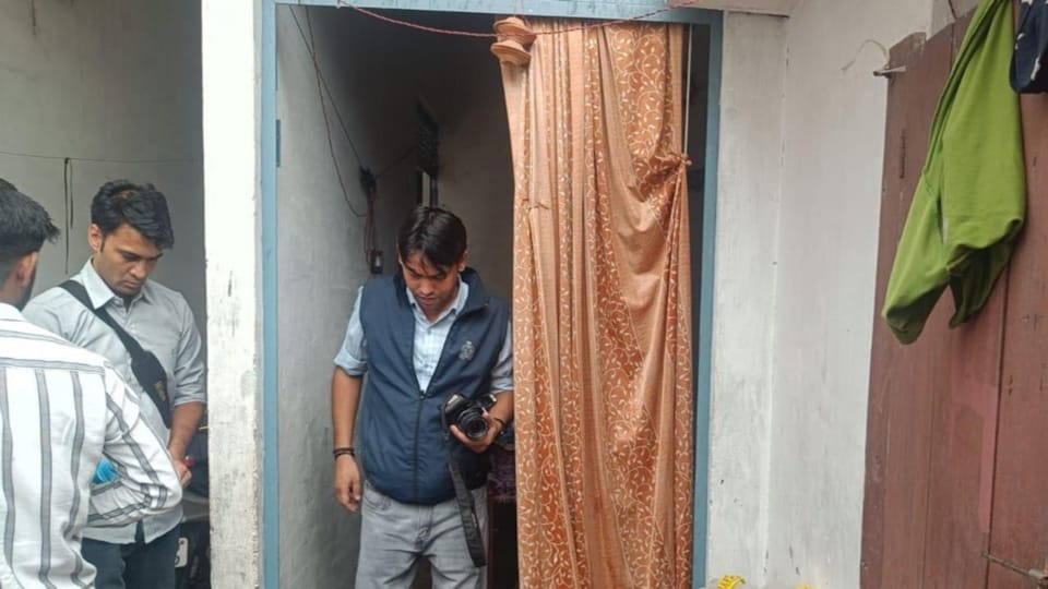 Man wife murders  Had a love marriage 14 years ago IN Saharanpur SEE PHOTOS