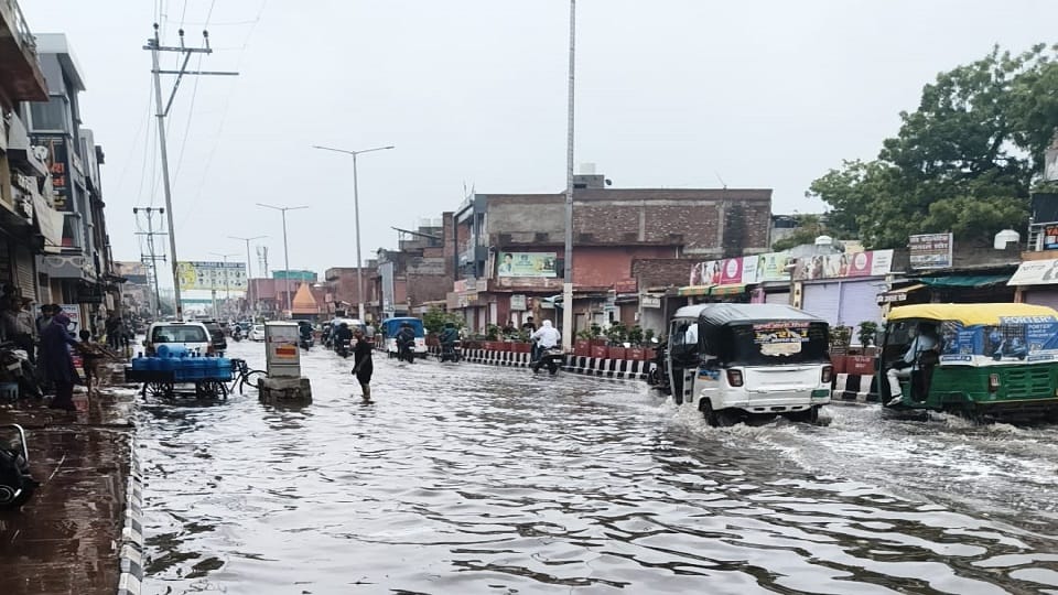Two Youths Fall Into Open Drain With Bike Amid Waterlogging Narrowly Escape in Agra