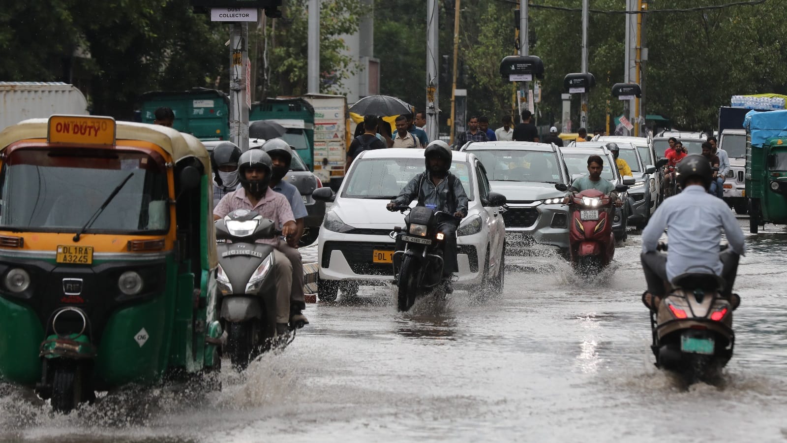 Rain in Delhi NCR Temperature drops by 7 to 8 degrees IMD issues yellow alert