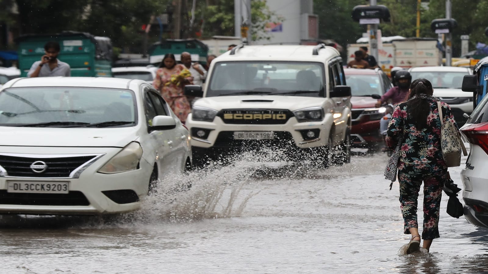 Rain in Delhi NCR Temperature drops by 7 to 8 degrees IMD issues yellow alert