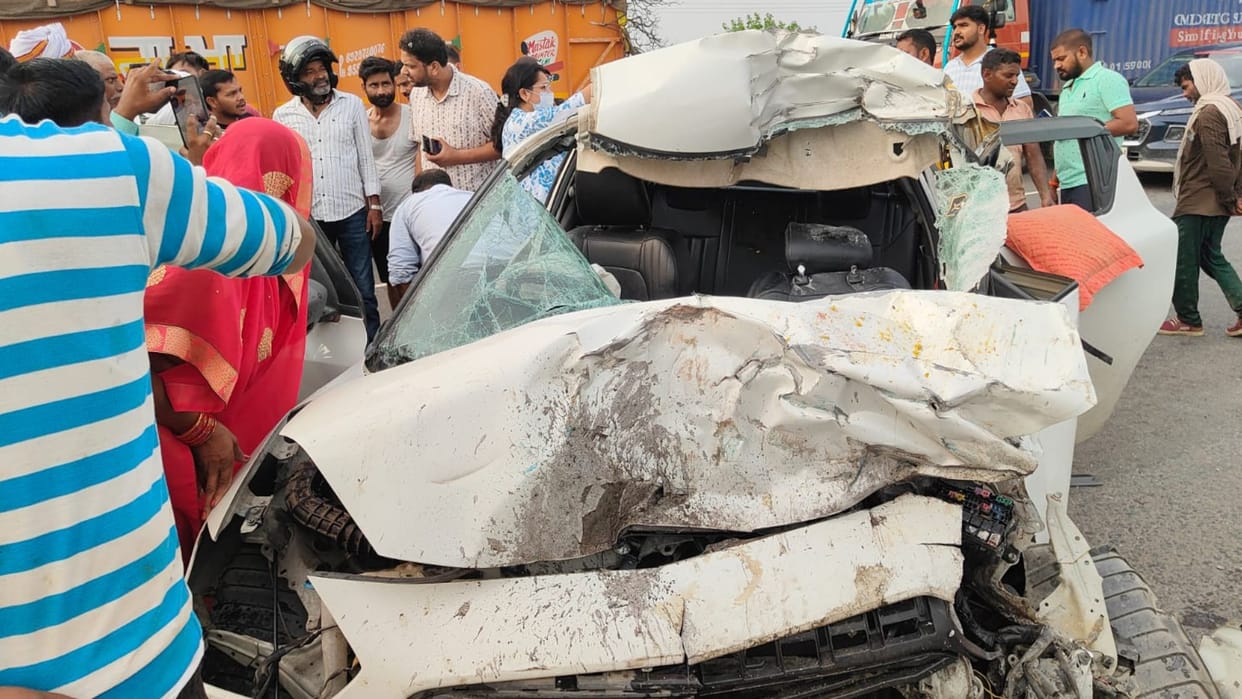 Car rams into stationary truck daughter-in-law and ailing father-in-law killed husband injured in road acciden