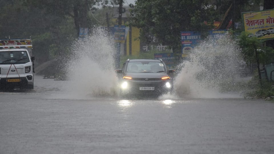 Rain Wreaks Havoc: Heavy vehicles halted on the Delhi-Pauri Highway