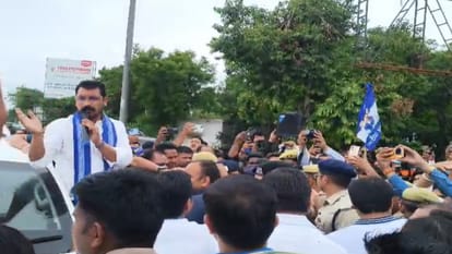 Chandrashekhar Stopped by Police in Meerut, Meets Victim's Family, Takes Indirect Dig at Mayawati