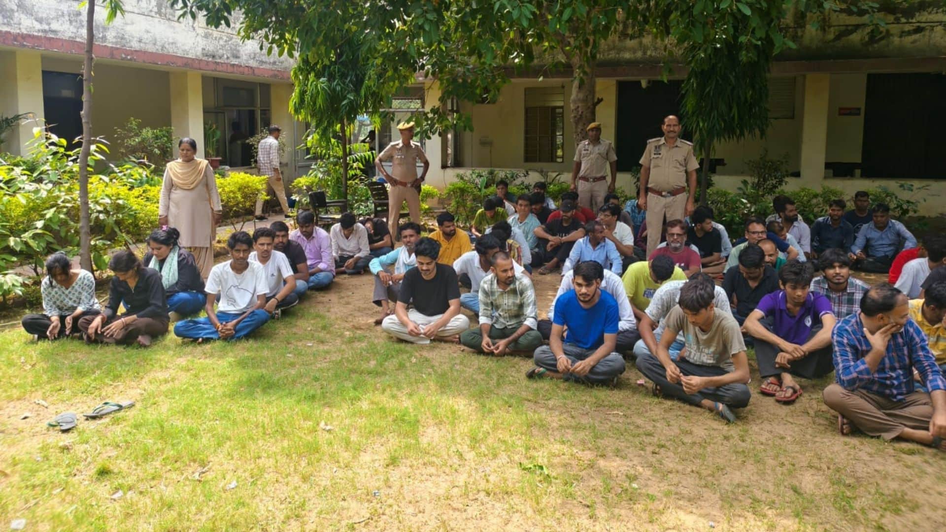 एरिया डॉमिनेशन अभियान चलाकर 313 अपराधियों और एक गैंग सदस्य को गिरफ्तार किया