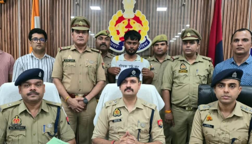Auraiya Fraudster arrested for scamming people via fake loan apps interstate conman nabbed by police