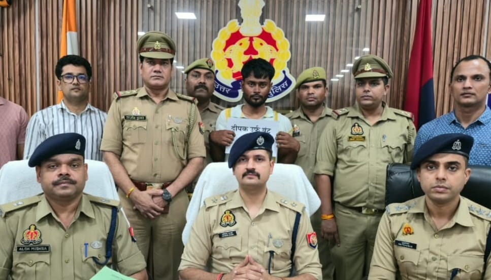 पुलिस की गिरफ्त में आरोपी