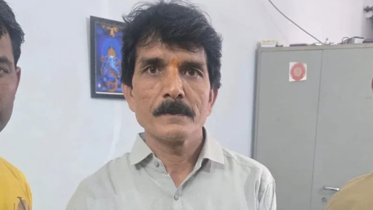 Clerk at Agar District Supply Office caught red-handed accepting a bribe of ₹50,000