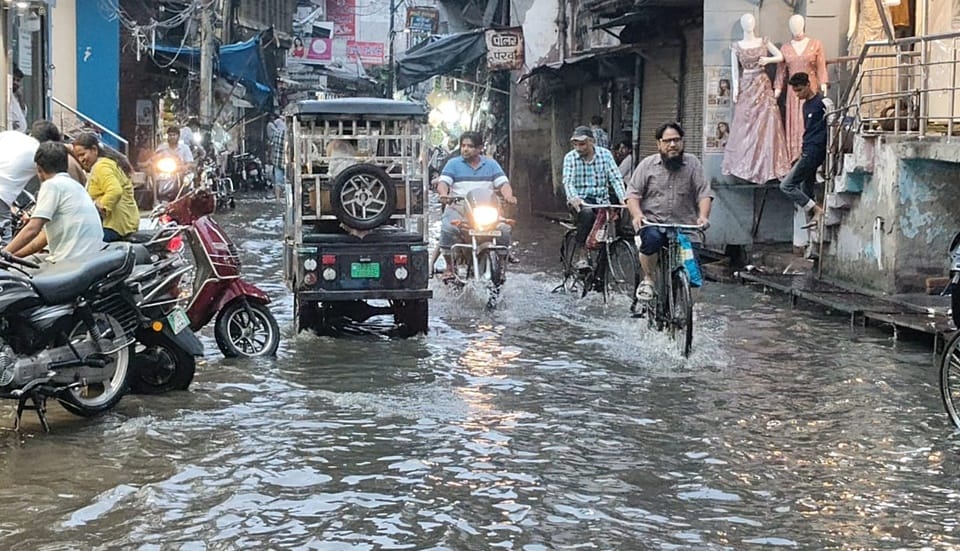Heavy rain alert for Moradabad; schools up to Class 12 to remain closed today.