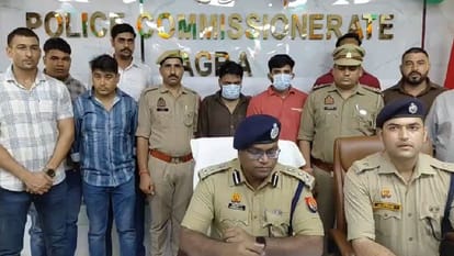 पुलिस ने पकड़े हथियार तस्कर।