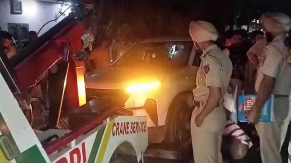 माैके पर जुटी भीड़